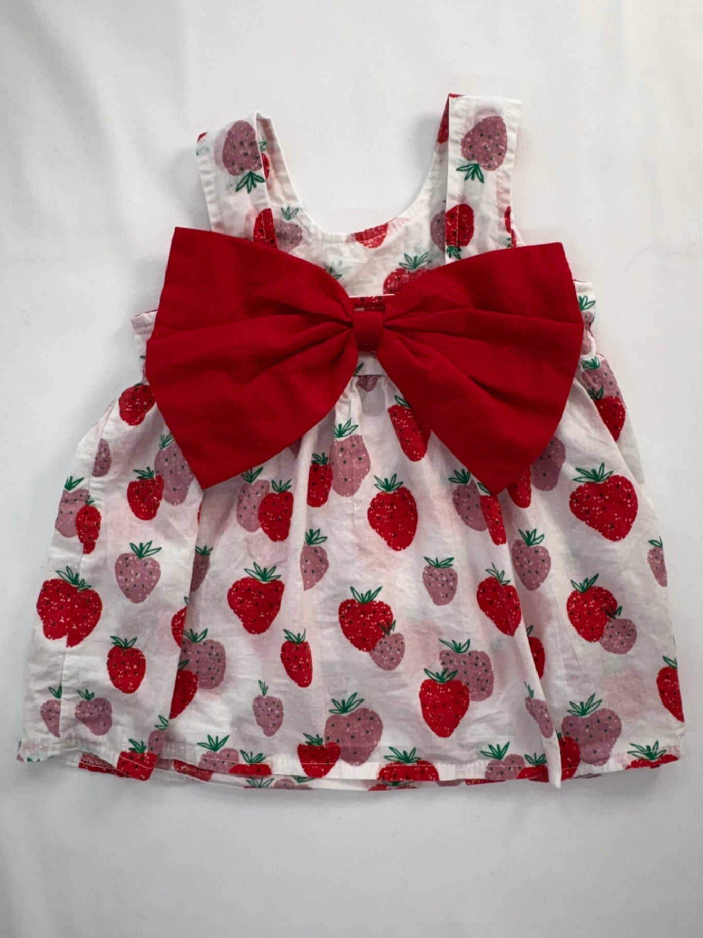 Unknown Dress 6-9m Strawberries