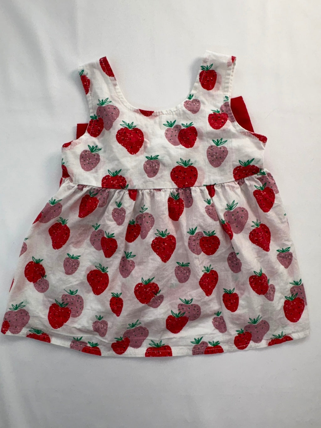Unknown Dress 6-9m Strawberries