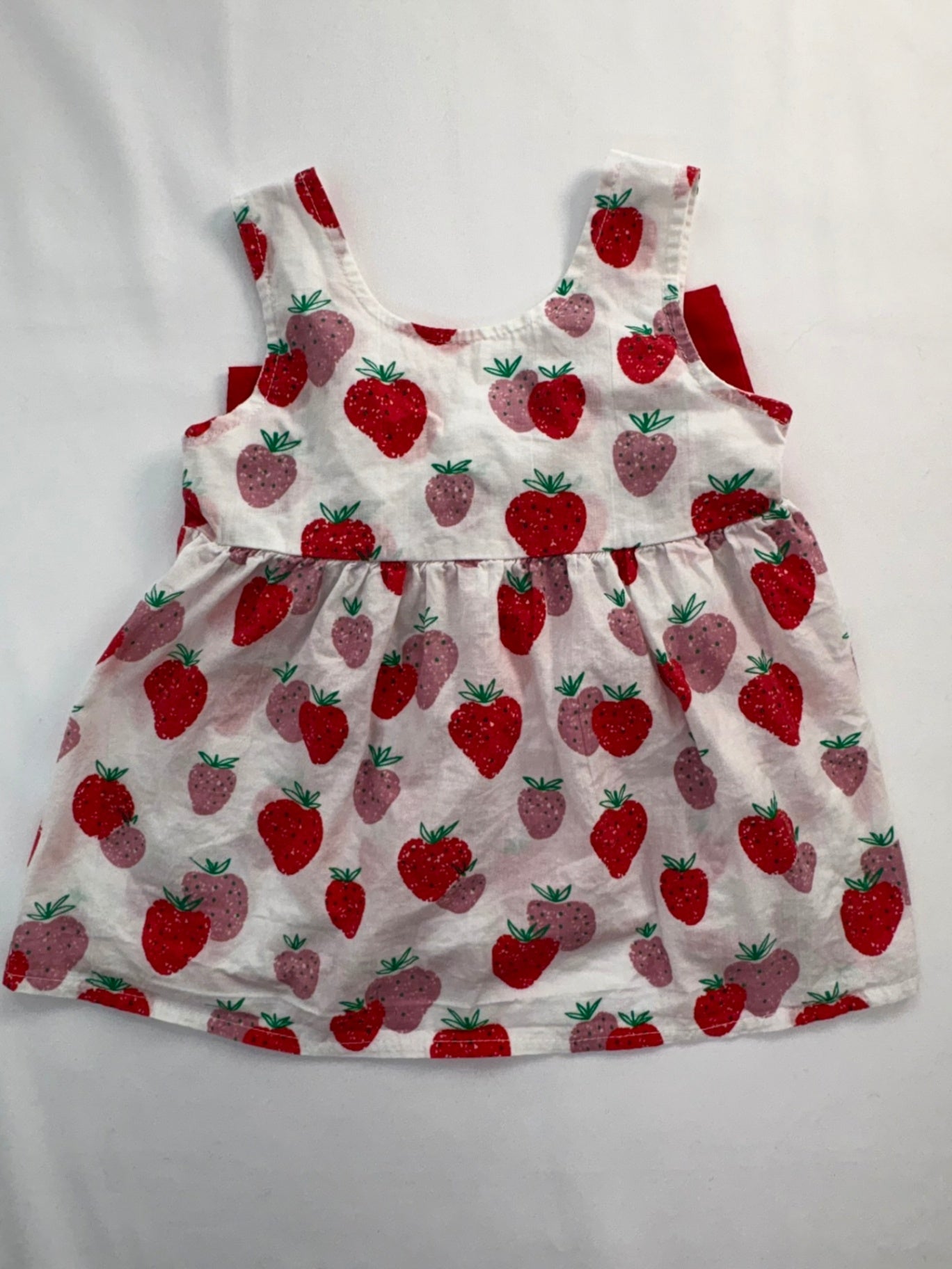 Unknown Dress 6-9m Strawberries