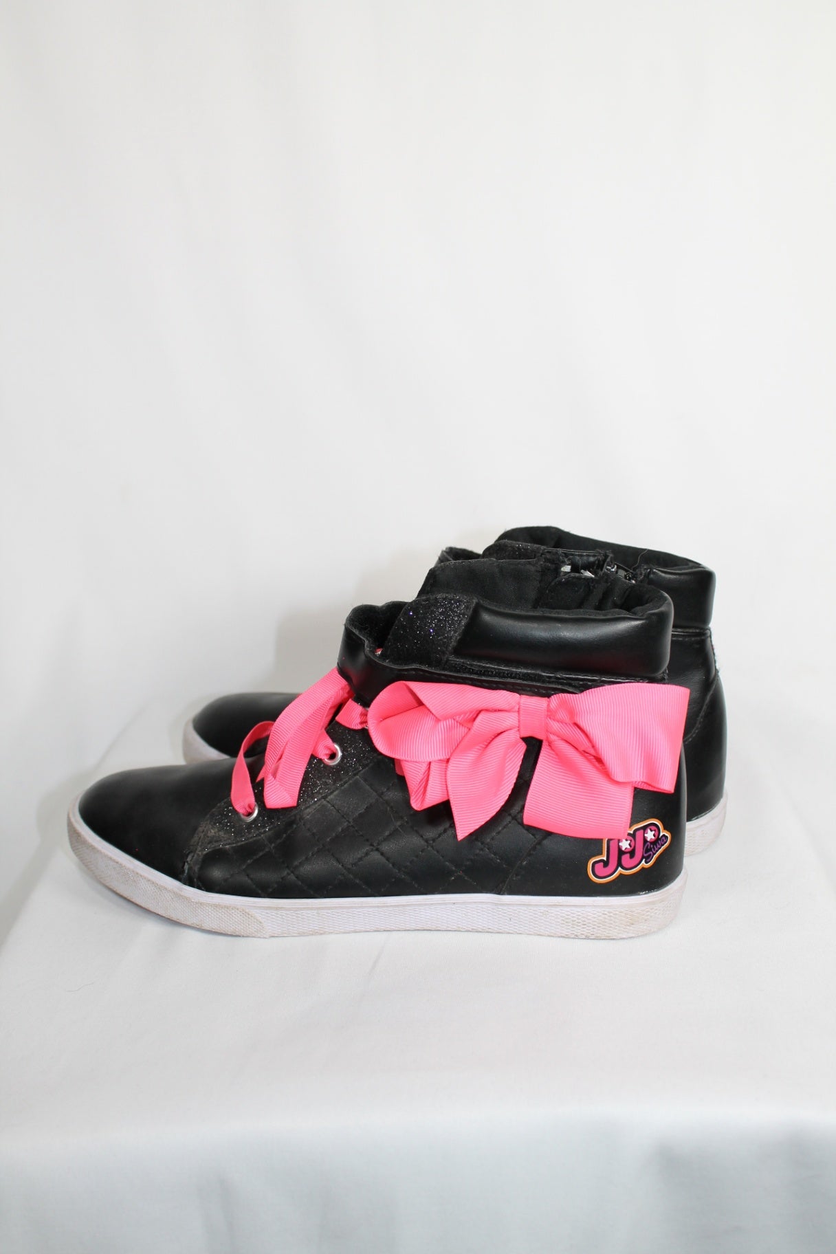 4K JoJo Sneakers - Black w/Pink Laces