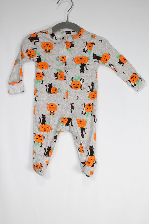 0-3m Old Navy Sleeper - Black Cats and Pumpkins