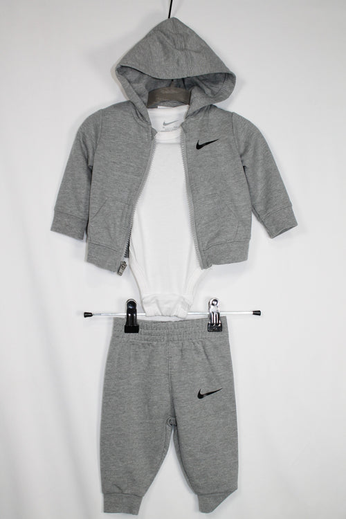 0-3m Nike 3-Piece Set: Hoodie, Bodysuit and Pants - Grey and White