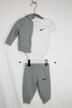 0-3m Nike 3-Piece Set: Hoodie, Bodysuit and Pants - Grey and White