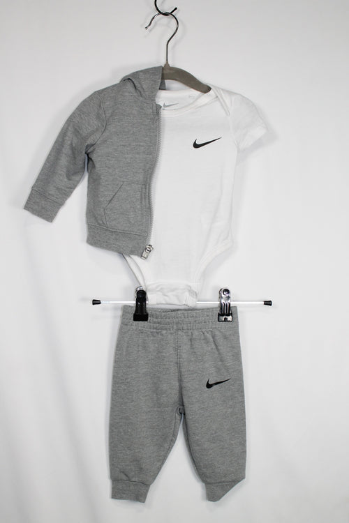 0-3m Nike 3-Piece Set: Hoodie, Bodysuit and Pants - Grey and White