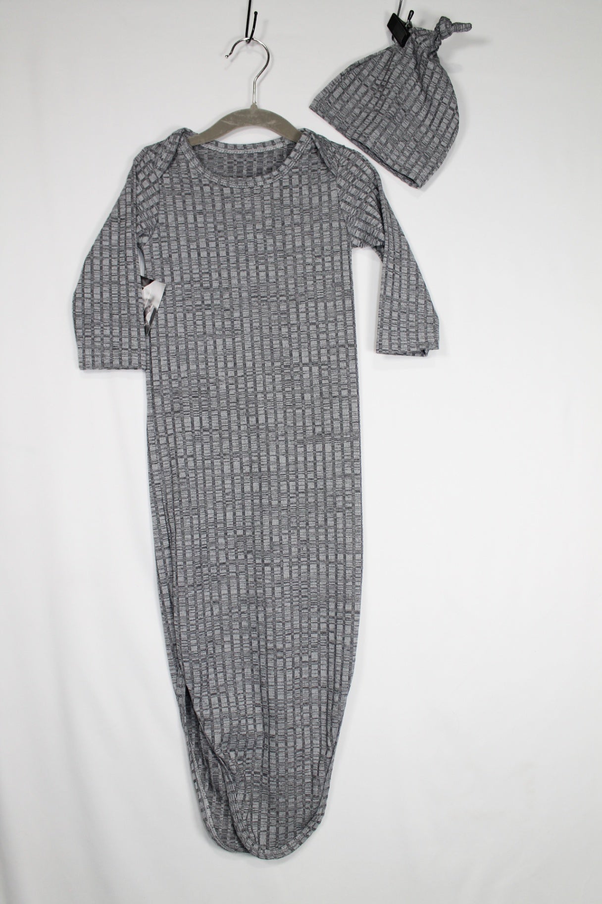 6-12m Unknown 2-Piece Set: Gown and Toque - Grey