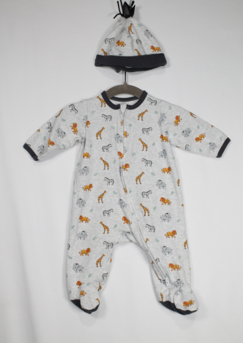 0-3m Little Me 2-Piece Set: Sleeper and Toque - Grey w/Zoo Animals