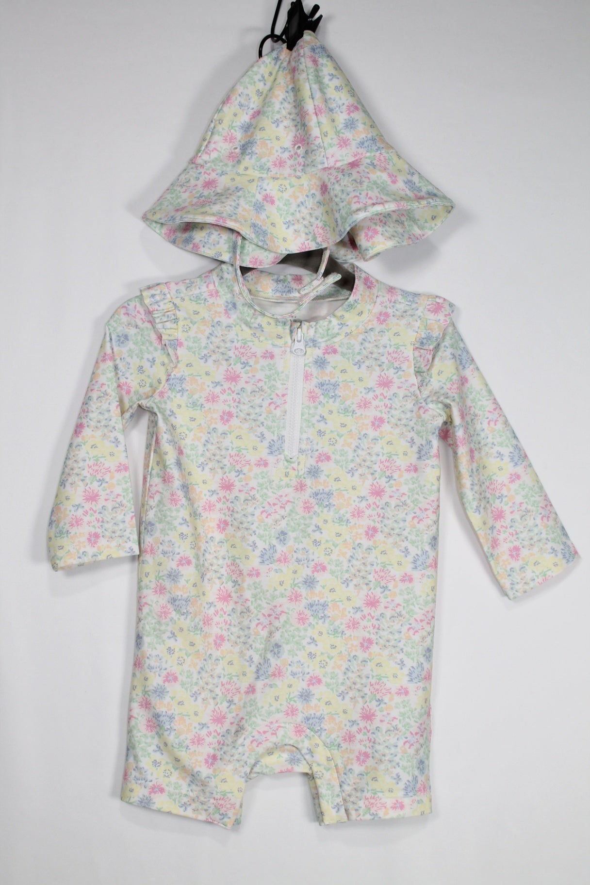 6-12m GAP 2-Piece: Swimsuit and Hat - Multi
