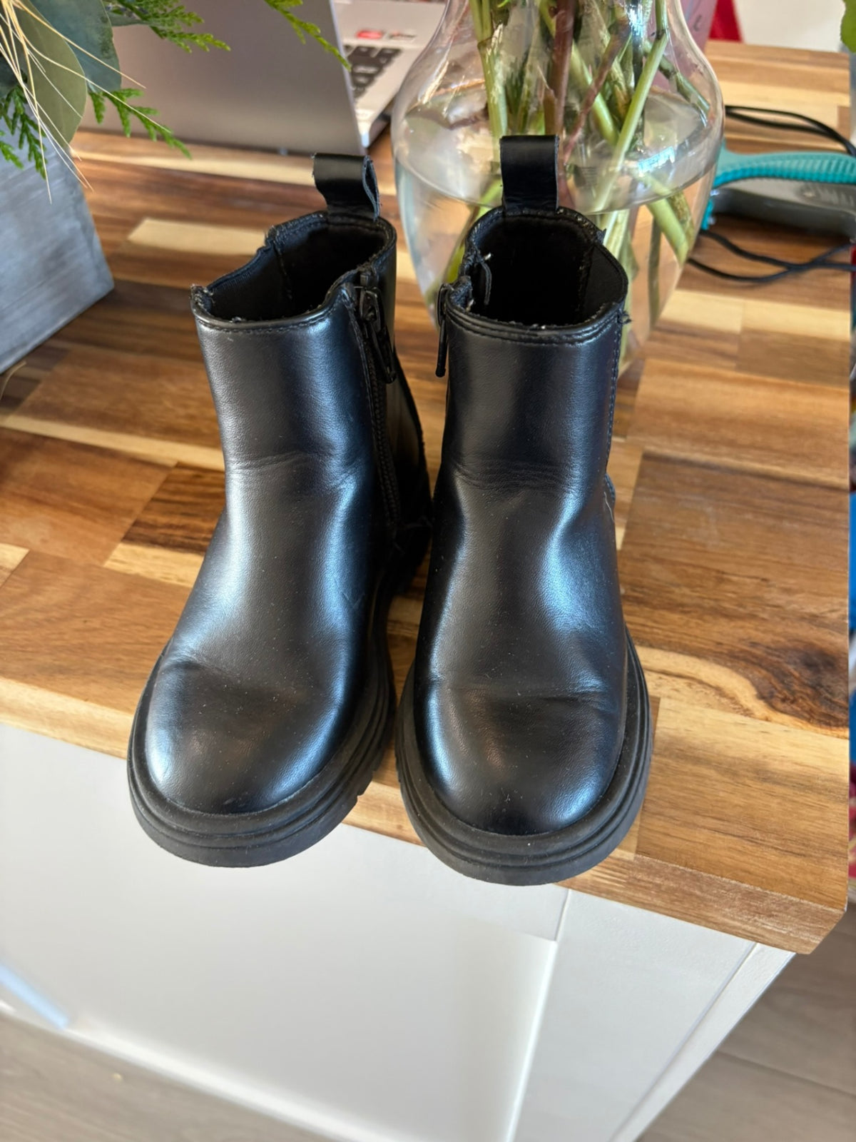 8T Unknown Boots - Black