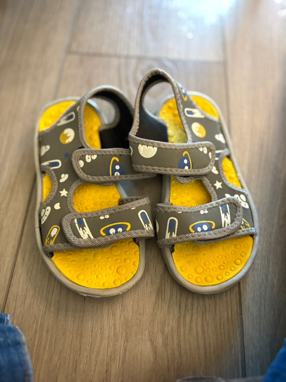 11T Unknown Sandals - Grey Space