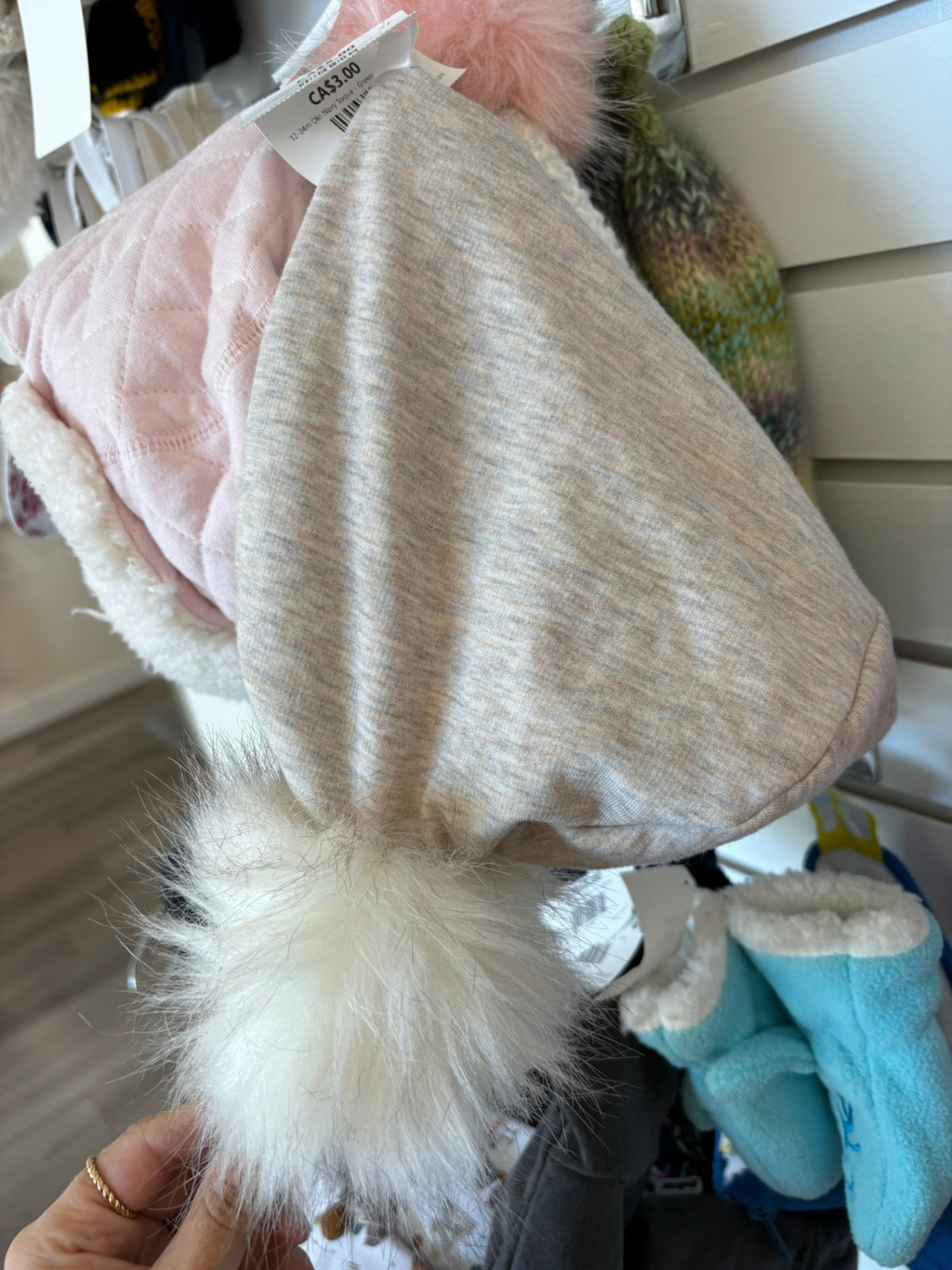 O/S b+b Toque - Cream w/Fuzzball