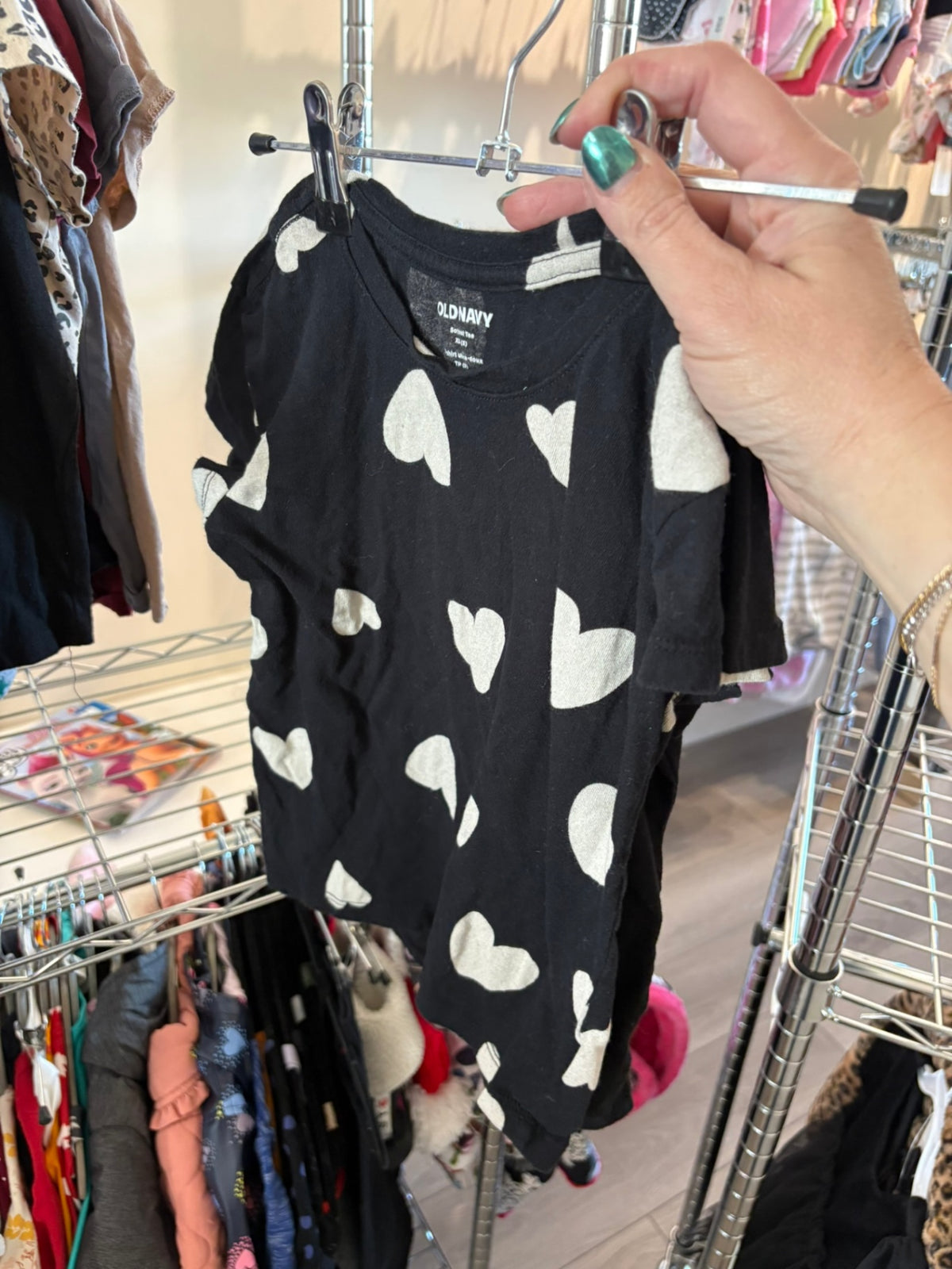 5T Old Navy 2-Piece: T-Shirt - Black, Hearts