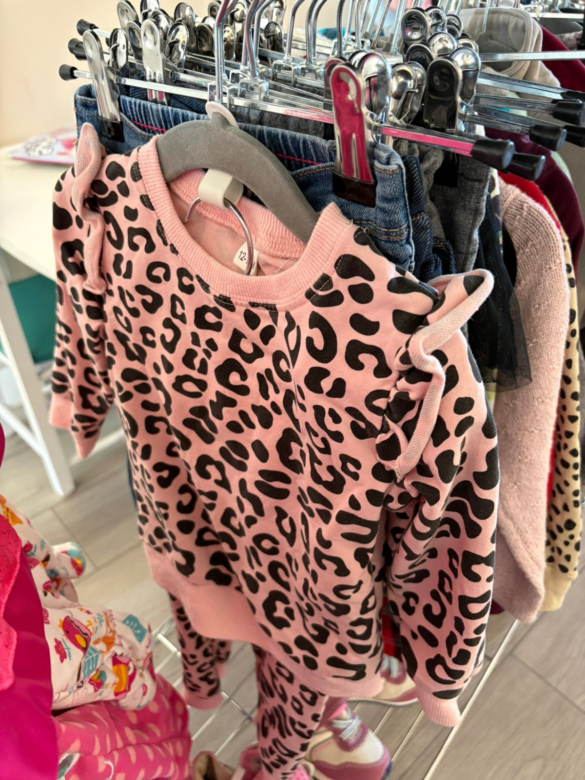 12-18m Unknown 2-Piece: Sweatshirt and Pants - Pink Leopard