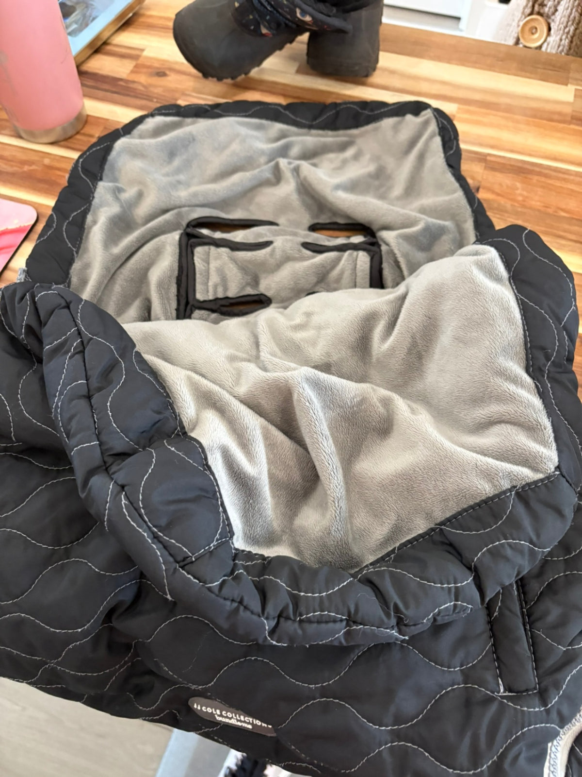 O/S JJ Cole Carseat Bunting - Black w/Fuzzy Grey