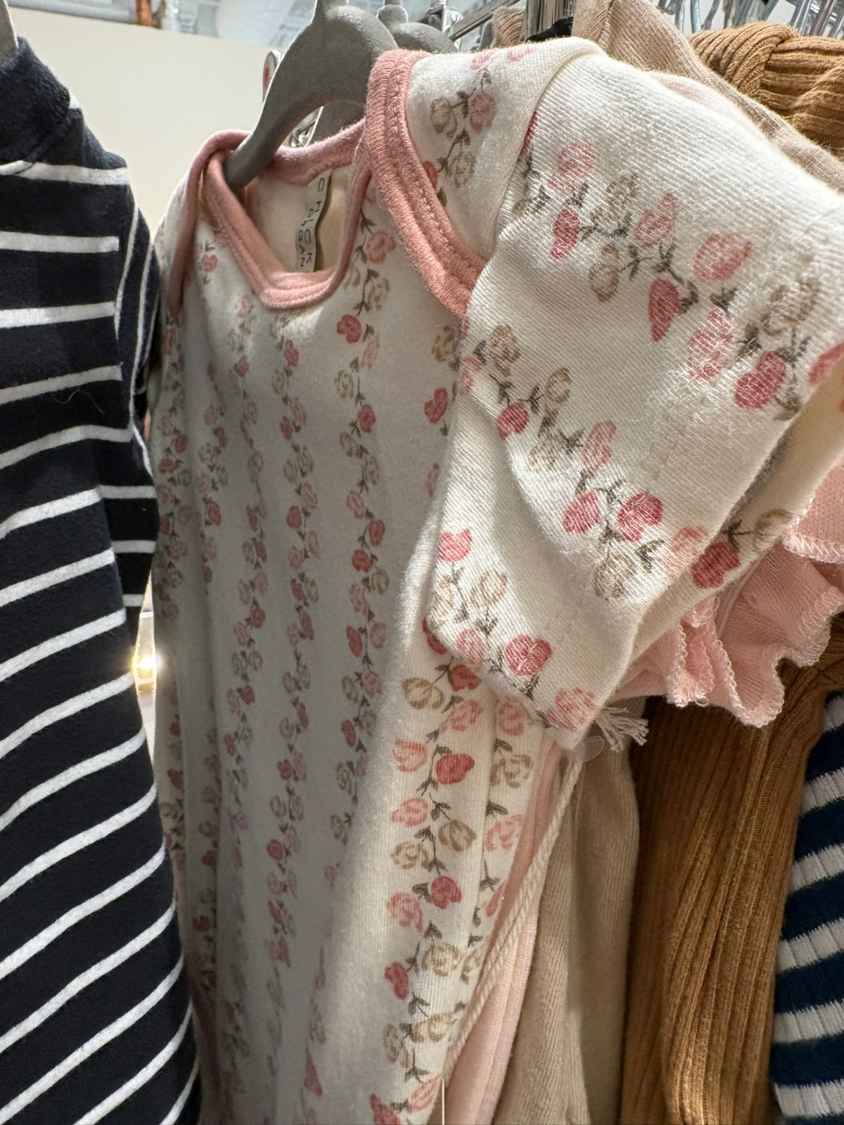 6-9m Chickpea Organic 2-Piece: Bodysuits - Roses and Pink w/Bows